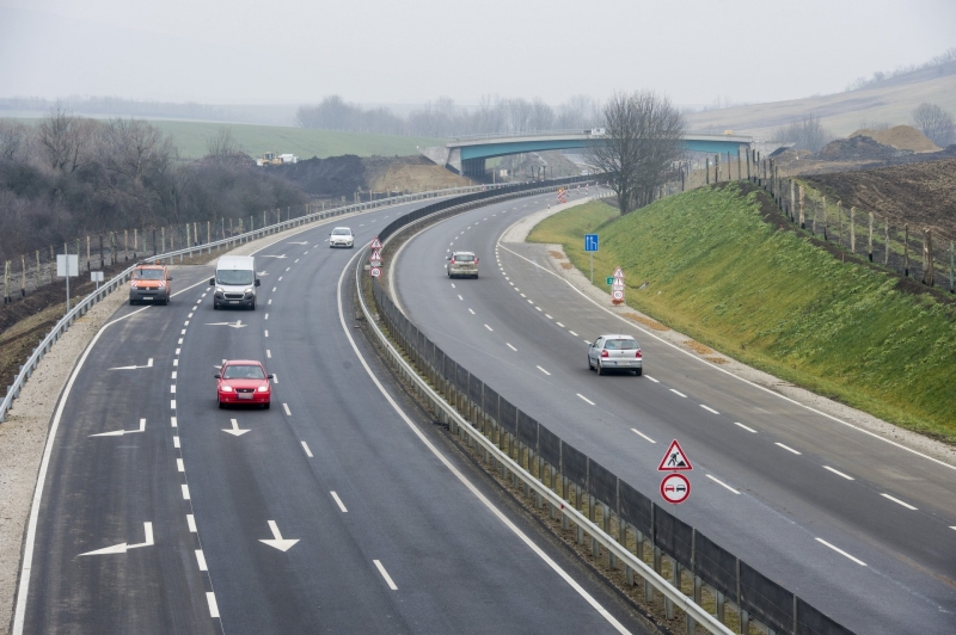 8,2 kilométernyi négysávos szakasszal bővült Nógrád megyében a 21-es